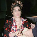 <b>투턱</b> 작렬한 에이미와인하우스 좀 살쪘나?