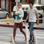 바지는 입었는데 너무 부담스러운 <b>미샤</b>바튼의 패션