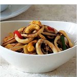 고소하게 맛을 내는 <오징어캐슈너트<b>볶음</b>>
