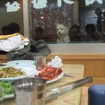 <b>한입</b>만...