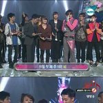 비에게 시선 꽂힌 <b>태민</b>, 오직 한 곳만 봐요♡