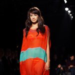 런웨이에 선 <b>양미라</b>, 표정이 좀 무서워 ㅠㅠ