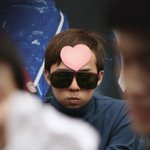 하트 얼굴에 붙인 '빅뱅' <b>지용</b>, 표정 귀여워~!