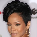 <b>정열</b>의 빨간 드레스 입은 리한나, 몸매가 매끈매끈