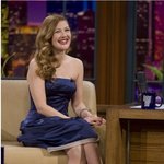 다리에 문신을 한 <b>드류</b> 배리모어, 이건 좀 아닌 듯