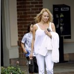 파멜라 <b>앤더슨</b>이 화장하지않으면 절대 밖에 못 나가는 이유