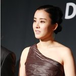 <b>박은혜</b> 최근, 완전 어깨를 훤히 노출했넹~