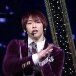 <b>보라색</b> 수트 입은 '비' 유러피안 귀공자 컨셉?