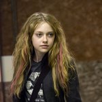 중국 파파라치에 찍힌 다코타<b>패닝</b>, 성숙해