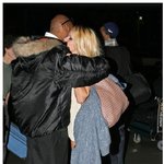 파멜라<b>앤더슨</b> 최근, 바지는 안 입고 다녀?