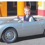 <b>베컴</b>, 아들 브루클린에 1억원 포르쉐 장난감 선물