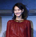 신민아 의류 화보! <b>포샵</b>으로 깎은거 너무 티나!