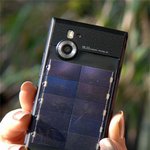 태양열로 충전하는 핸드폰...(사진有)