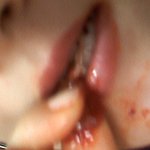 양념<b>게장</b>을 너무 맛깔나게 먹는 그녀... 사진有