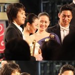 백상에서 수상한 문근영 <b>흐뭇</b>하게 바라보는 손예진ㅎ