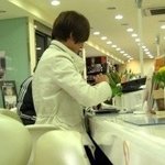 핸드폰 광고모델 김현중! 직접 핸드폰 사러 매장에ㄷㄷ