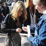 <b>헐리</b>웃 패셔니스타 시에나 밀러, 양말색.. 일부러??