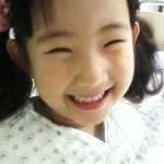눈웃음이 예쁜 울딸 사진이예요...
