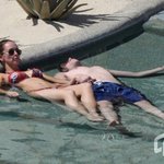 새 연인 "제이미 케네디"와 멕시코에서 휴가를 즐기는 "제니퍼...