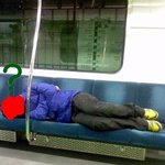 ★사진有)_ 지하철 무개념 <b>청년</b>을 깨워줬어요..