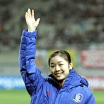 '피겨 여왕' 김연아, 상암벌 떴다 "부상없이 최선 다하길"