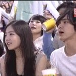 4월 14일 야구중계에 잡힌 훈남 <b>훈녀</b> 커플