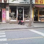 [사진有] 길에서 주무시는 다정한 두분.