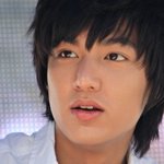 <b>팬</b>들 <b>사랑</b> 듬뿍 담긴 이민호 최근 파파라치 사진