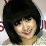 <b>카라</b>멤버 니콜의 얼굴고치기전 모습...