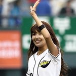 [사진有] 야구장 찾은 소녀시대 <b>수영</b> ^^