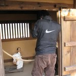 원치않게 여자가 <b>볼일</b> 보는걸 봐버렸어요..