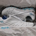 남친이 사다주신 <b>러닝</b>화 '헥스라이드' 날아갈거 싶어