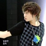 소녀들 긴장시키는 예쁜 남자 아이돌