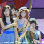 무대에서 멤버들한테 혼나는 티파니; 무섭다