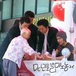 이민호 팬 사인회 <b>참석</b>하신 최고령 할머니!!