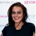 렌즈 잘못 낀 린제이 로한, 호러영화 보는듯;