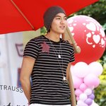 팬사때 팬이 직접 만든 목걸이..공항패션때 인증해주는 착한 <b>미노</b>