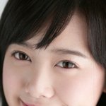 <b>샤프</b>로 찌른 듯 쏘옥 들어간 보조개가 매력적인 스타