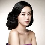 이젠 반드시 가슴은 노출하는 윤은혜. <b>한복</b>인데도 ㅋ