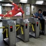 축구선수들의 <b>무임</b>승차, 오옷 그러면 안돼요!
