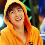 노란옷이 잘 어울리는 닉쿤