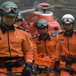 국회의원 월급을 덜 주던지, 아니면 좀 줄여서 <b>그돈</b>을 여기에 쓰면