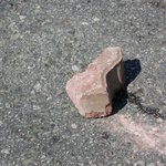 쌍용차 근처 지나다 짱돌에 맞았습니다