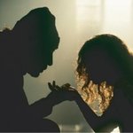 영화 보러갔다가 <b>외간</b> 남자 손 잡고 말았어요