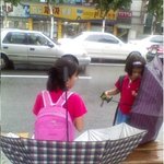 뒤에 <b>서서</b> 그렇게 한참을 웃었습니다(사진첨부)