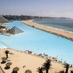 세계 최대의 <b>실외</b>수영장