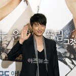 왠지 느낌이 비슷하네 <b>실명</b> 이 꼭 필요한가?