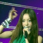 하라vs가인 <b>한</b> <b>손</b>에 잡힐 듯한 21인치 허리대결!
