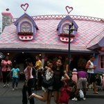 디즈니랜드 <b>놀러</b>간 원더걸스, 선미만 빼고?