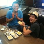 박진영에게 뇌물 바치는 <b>2pm</b> 닉쿤ㅋㅋ